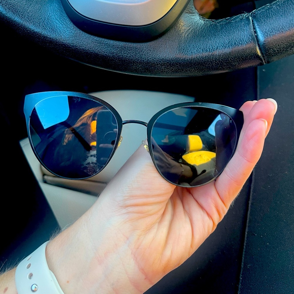 Beautiful Tory Burch sunglasses that I only wore once! Got for a gift